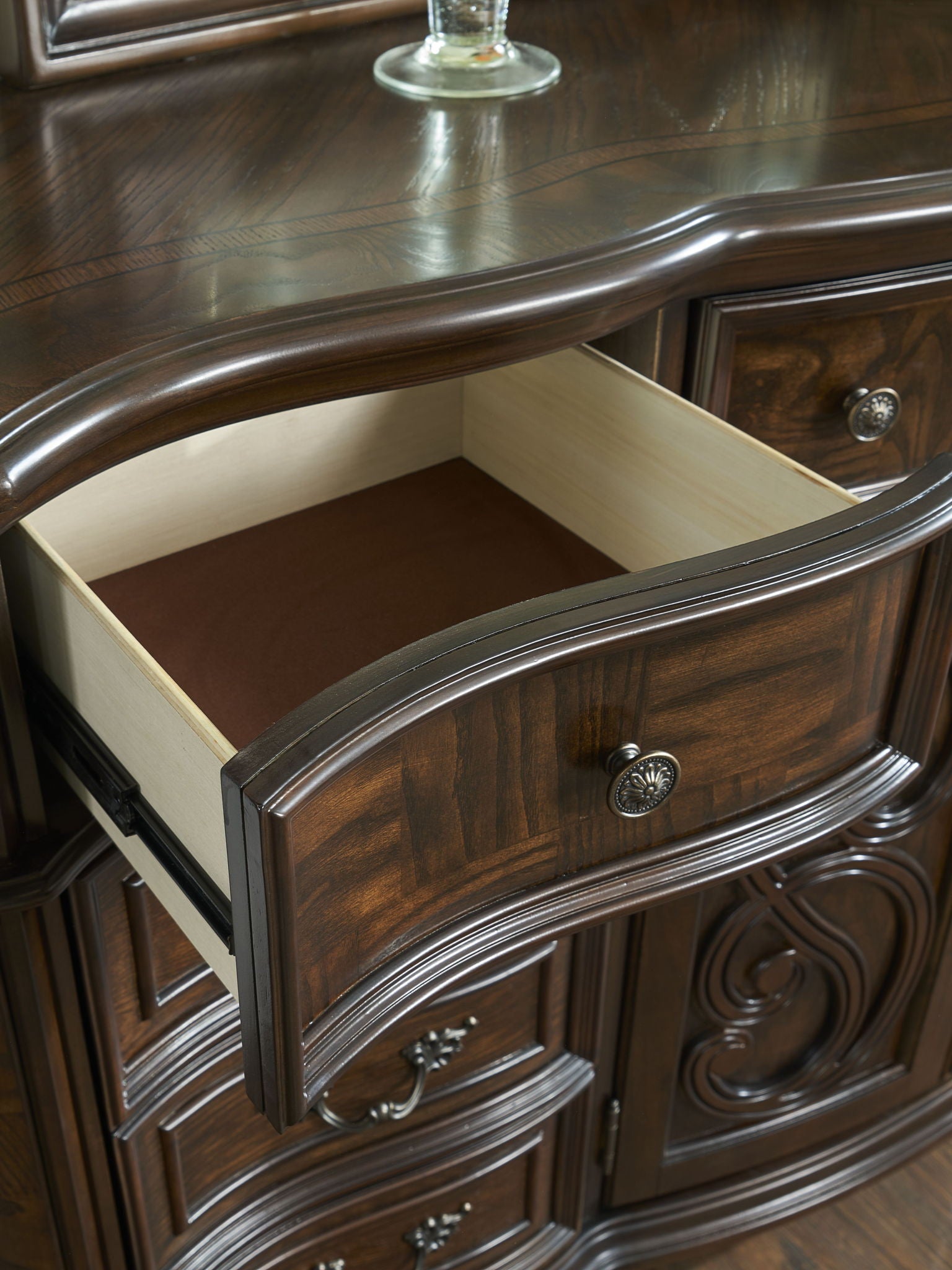 Royale - Dresser