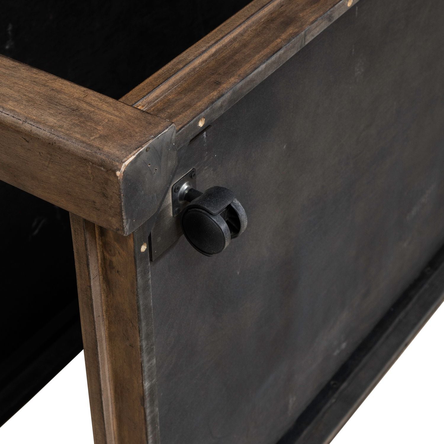 Broadmore - Table