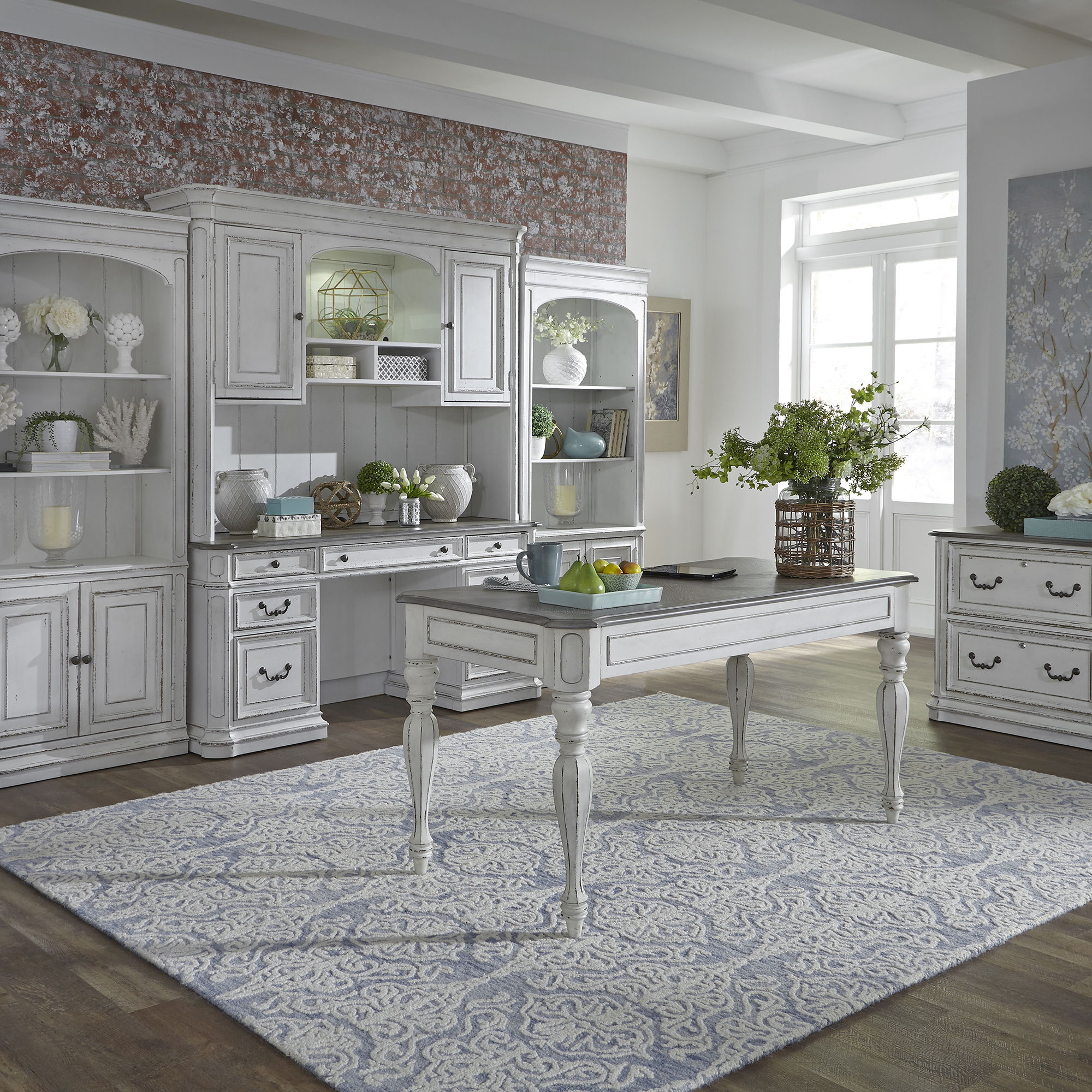 Magnolia Manor - Credenza