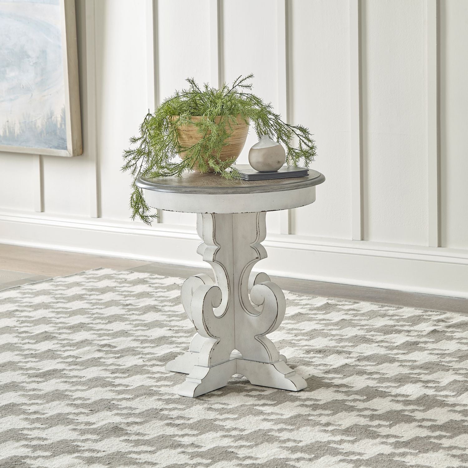 Magnolia Manor Round End Table W22 x D22 x H24