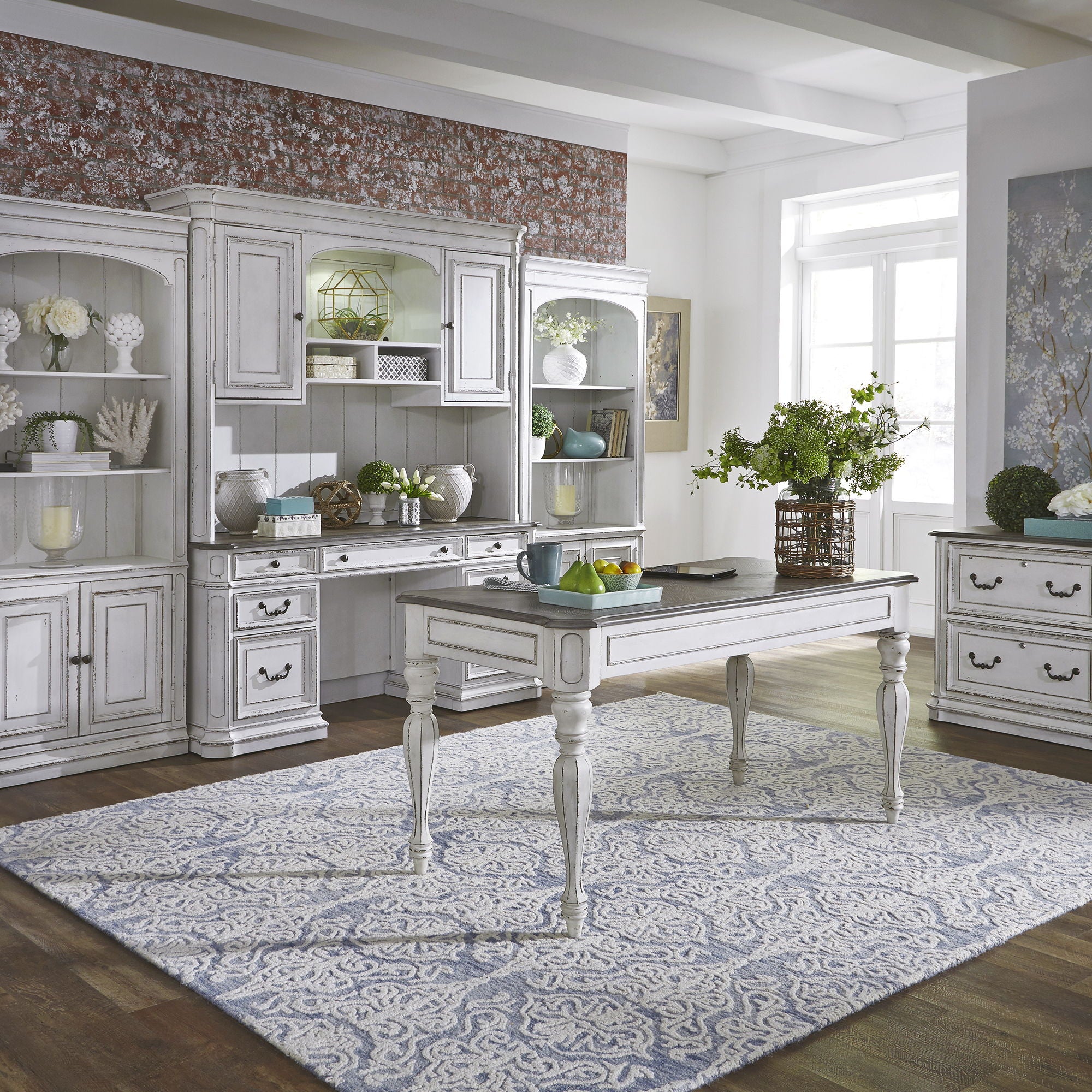 Magnolia Manor - Credenza