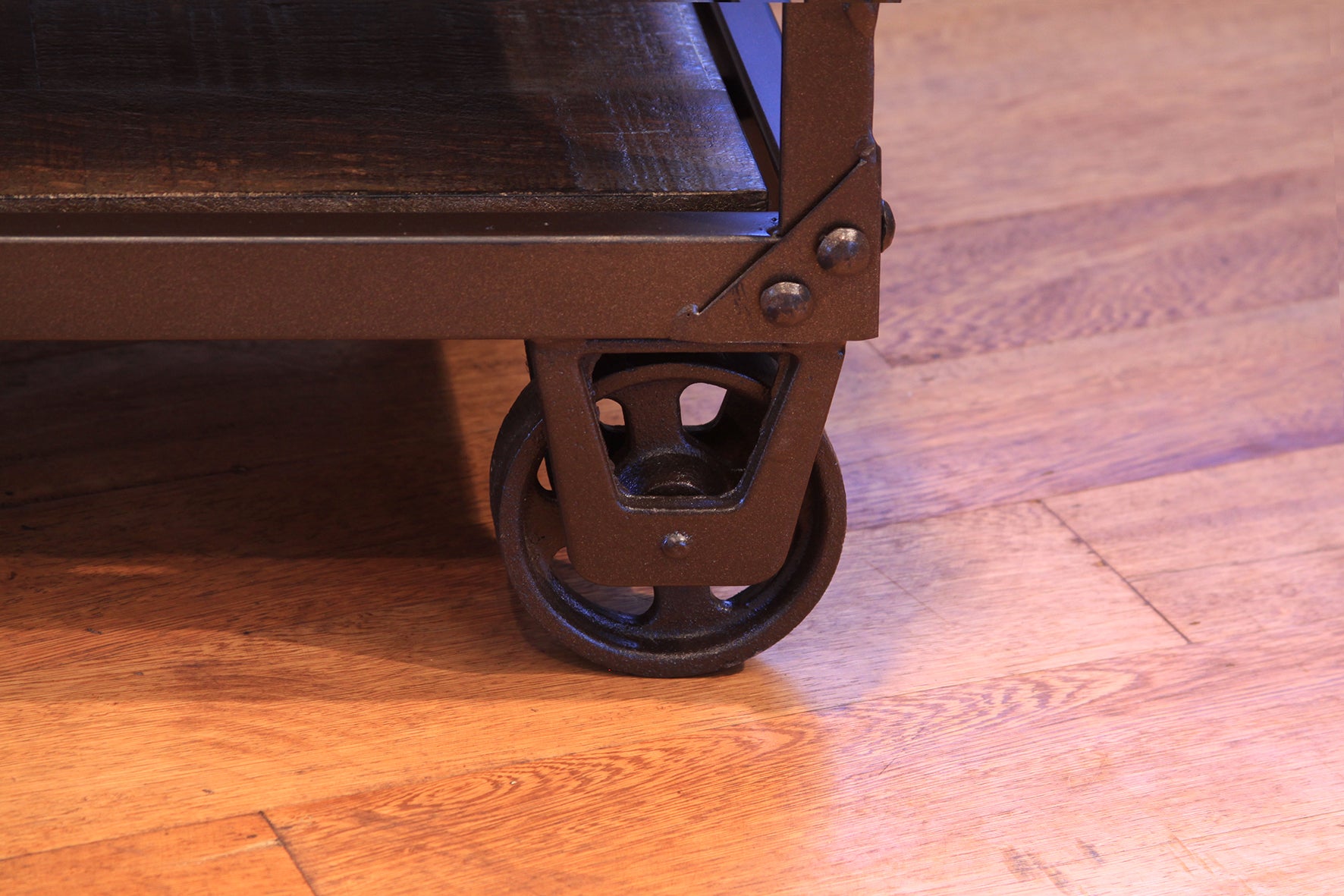 560 URBAN GOLD Model: IFD560STAND  SOLID WOOD