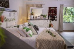 4690 STONE Model: IFD4690BEDROOM  Collection